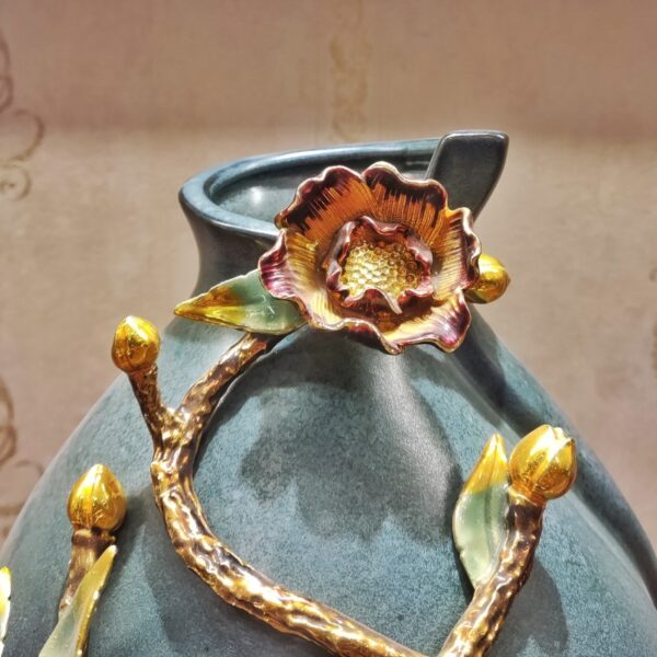 Porcelain High Quality Ornamental Decorative Vase - Image 3