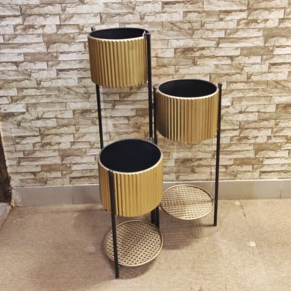Full Metal Body Multiple Vase Attached