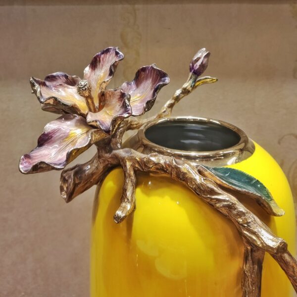 Porcelain High Quality Ornamental Decorative Vase - Image 3