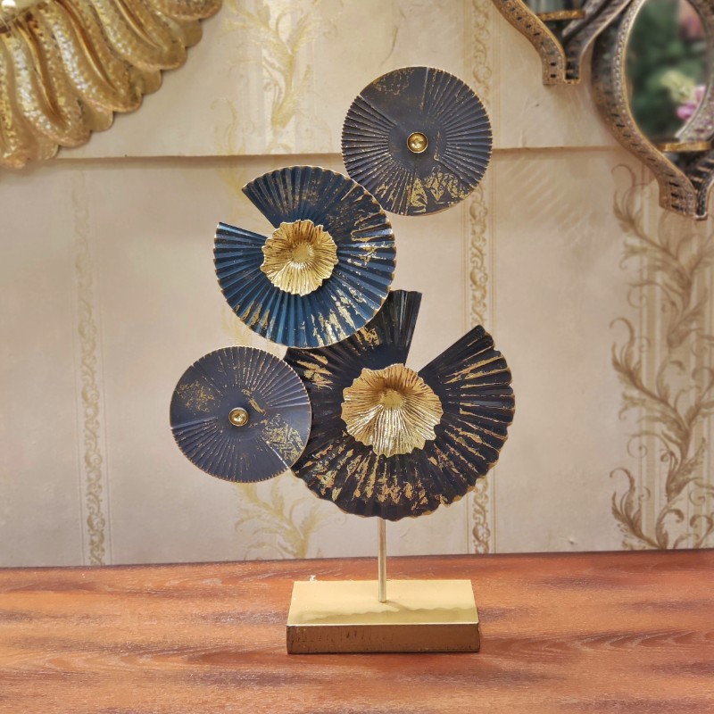 Metal showpiece