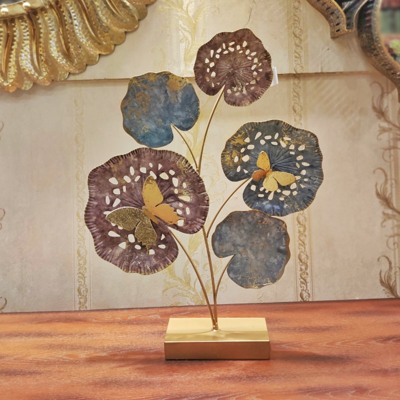 Metal showpiece